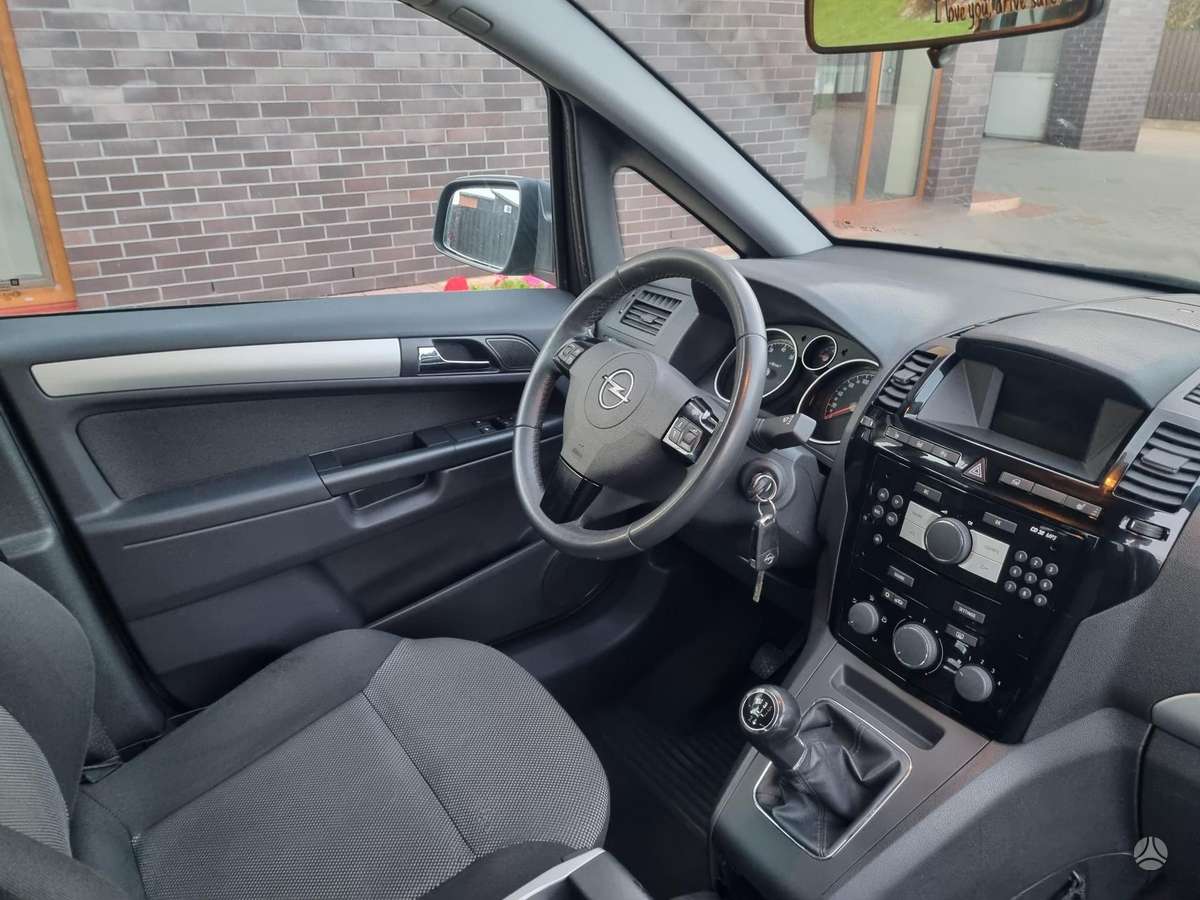 Opel Zafira 2010 — photo 22