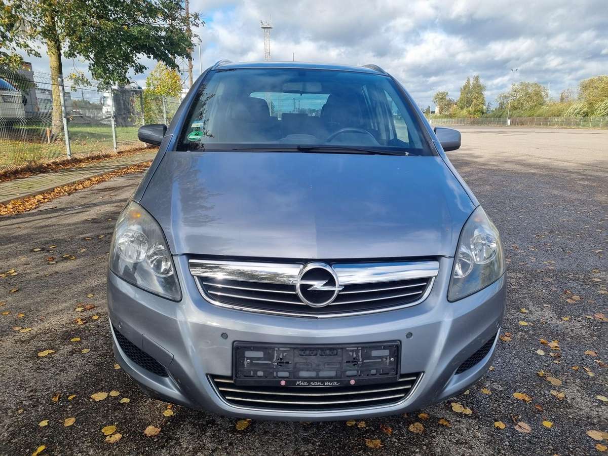Opel Zafira 2010 — photo 5