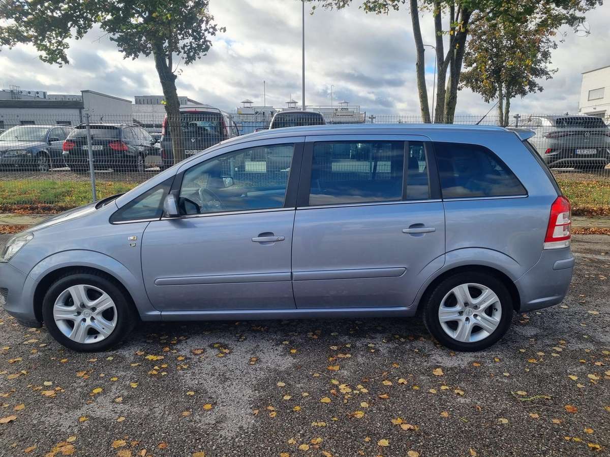 Opel Zafira 2010 — photo 8