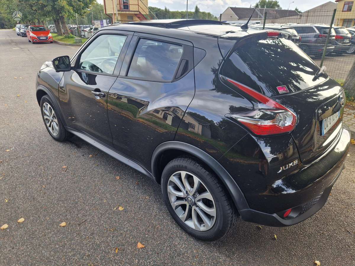 Nissan Juke 2015 — вигляд ззаду