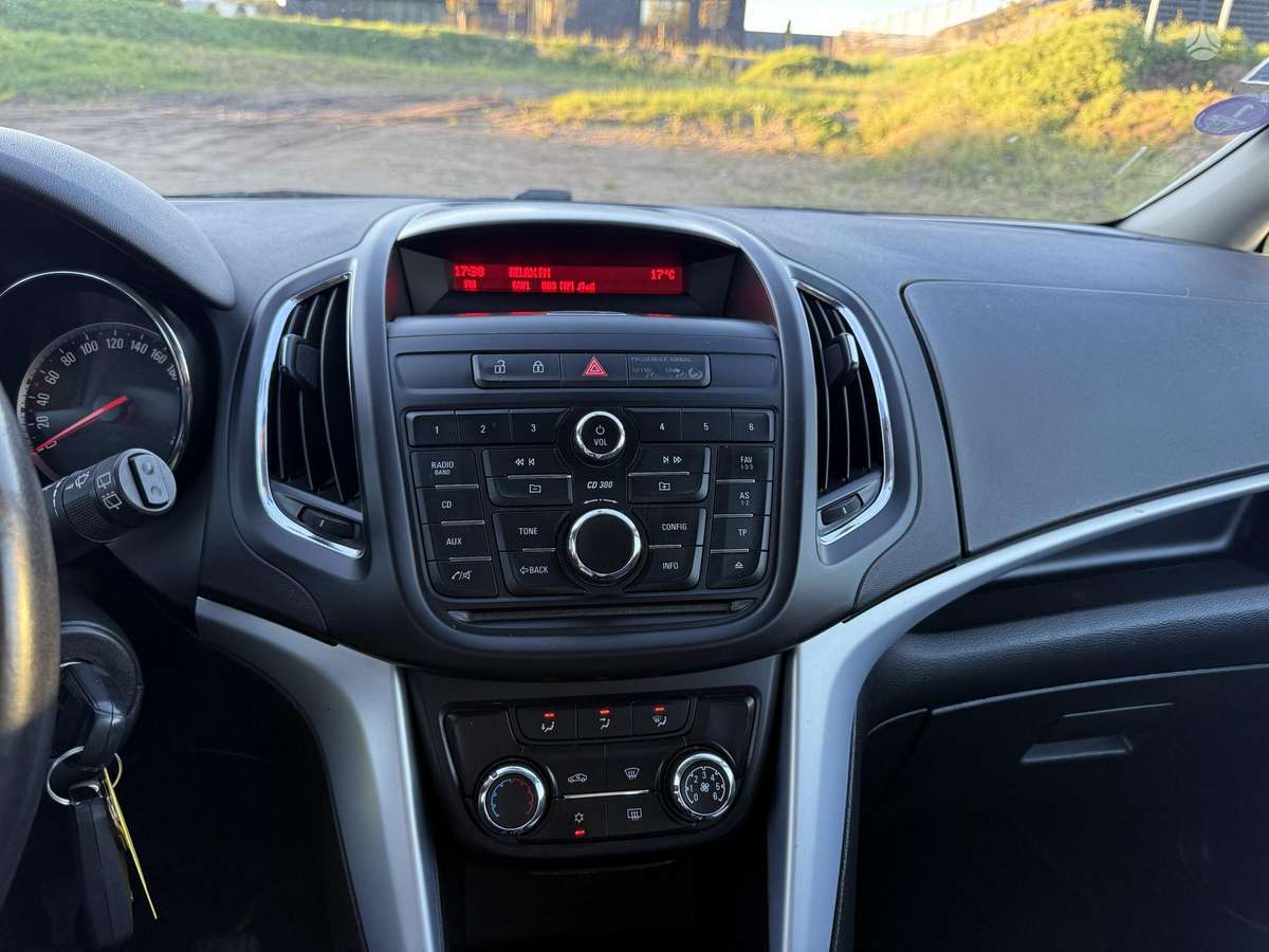 Opel Zafira 2012 — фото 17
