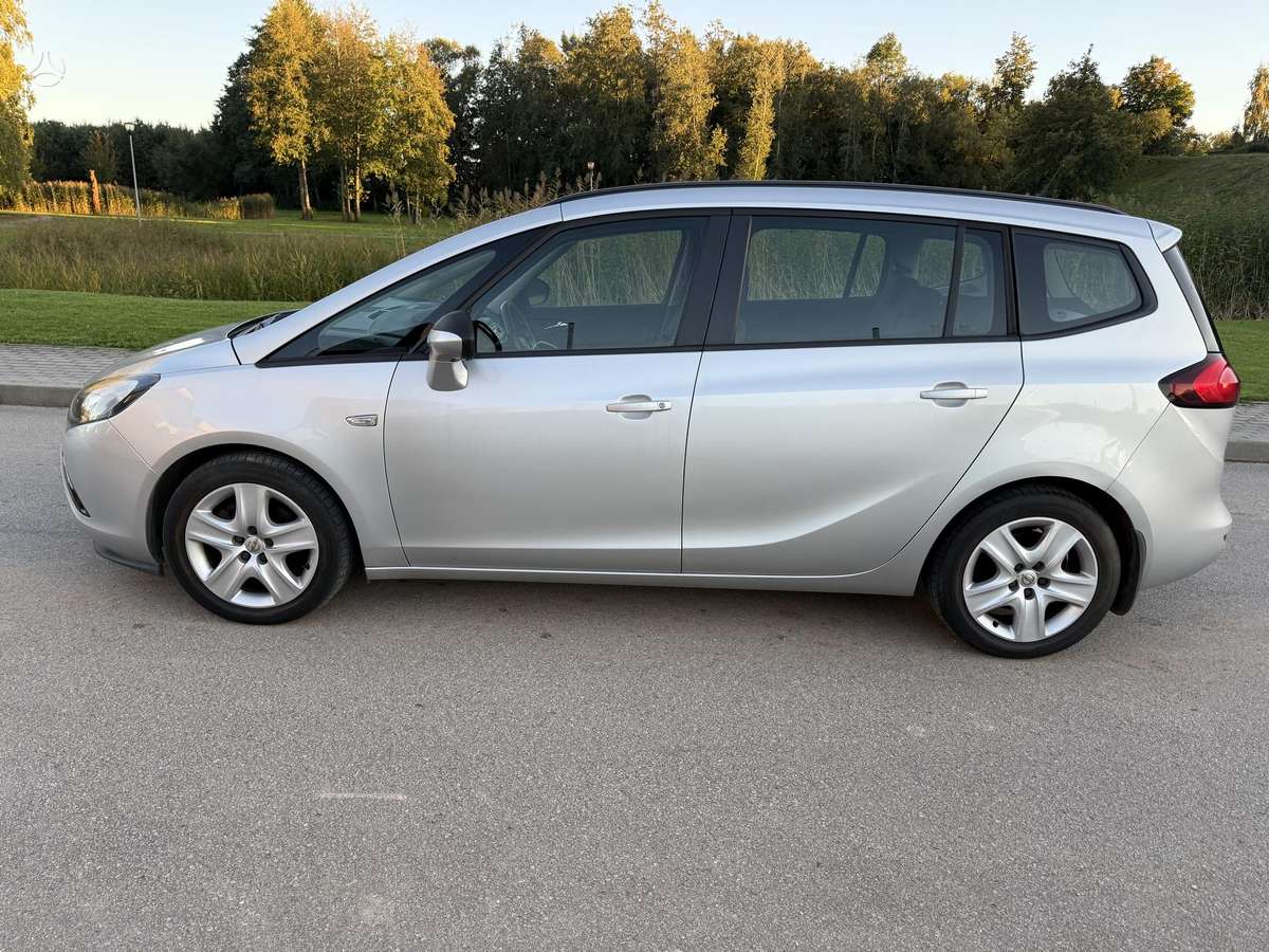 Opel Zafira 2012 — двигун 1364 cm³, 120 HP (88kW)