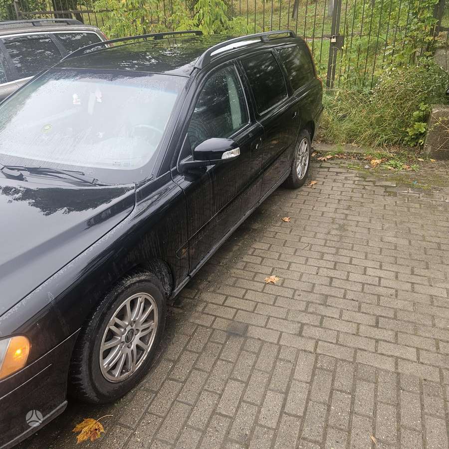 Volvo V70 2007 — вигляд ззаду