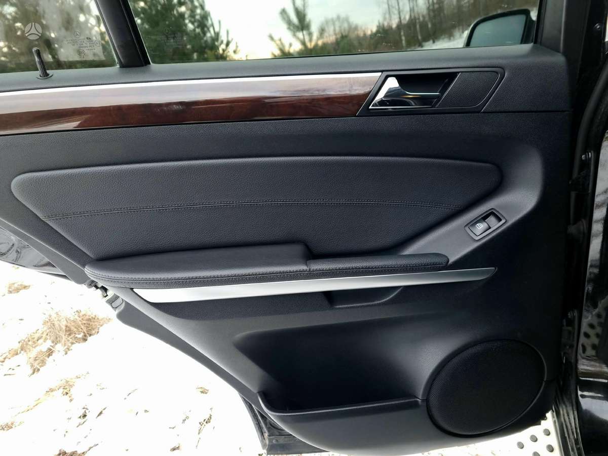 Mercedes-Benz ML550 2009 — photo 24