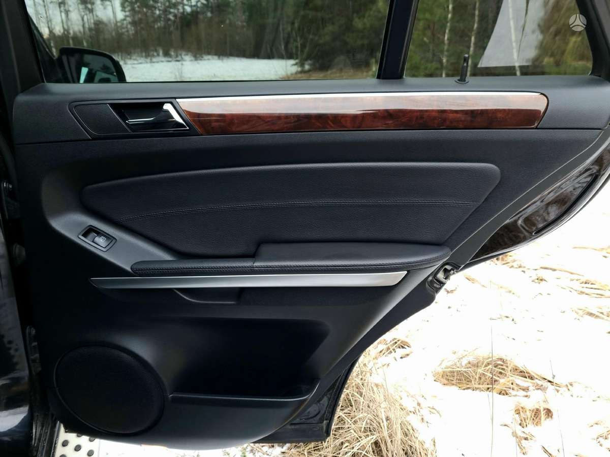 Mercedes-Benz ML550 2009 — photo 25