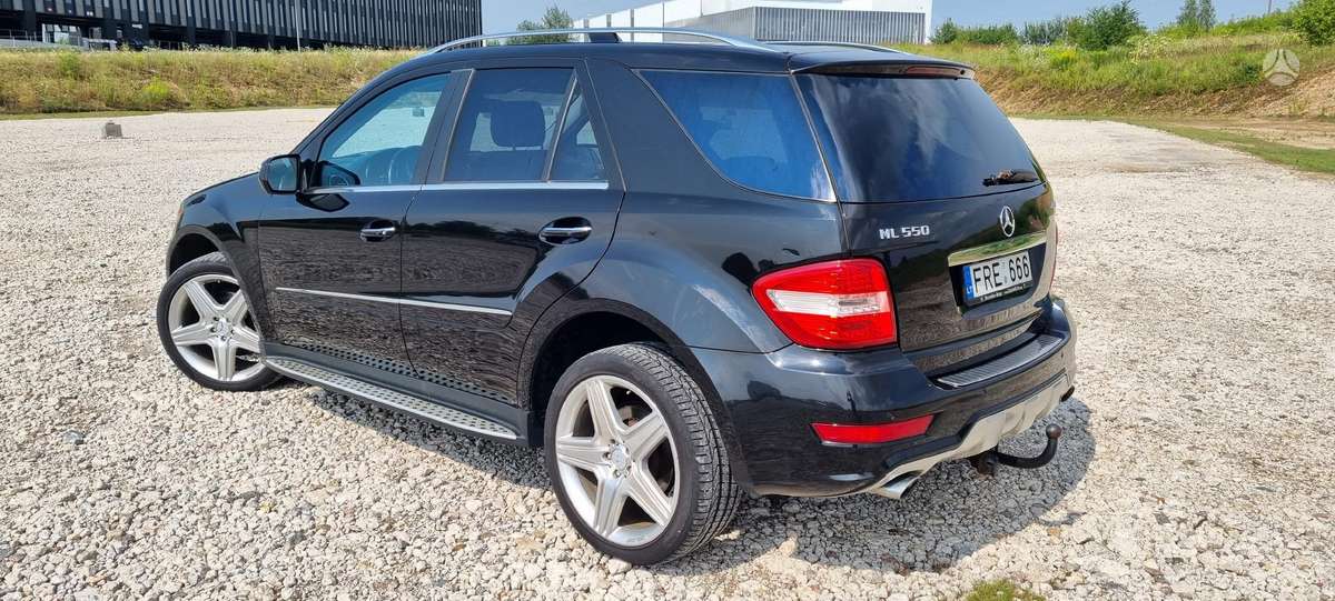 Mercedes-Benz ML550 2009 — engine 5461 cm³, 387 HP (285kW)