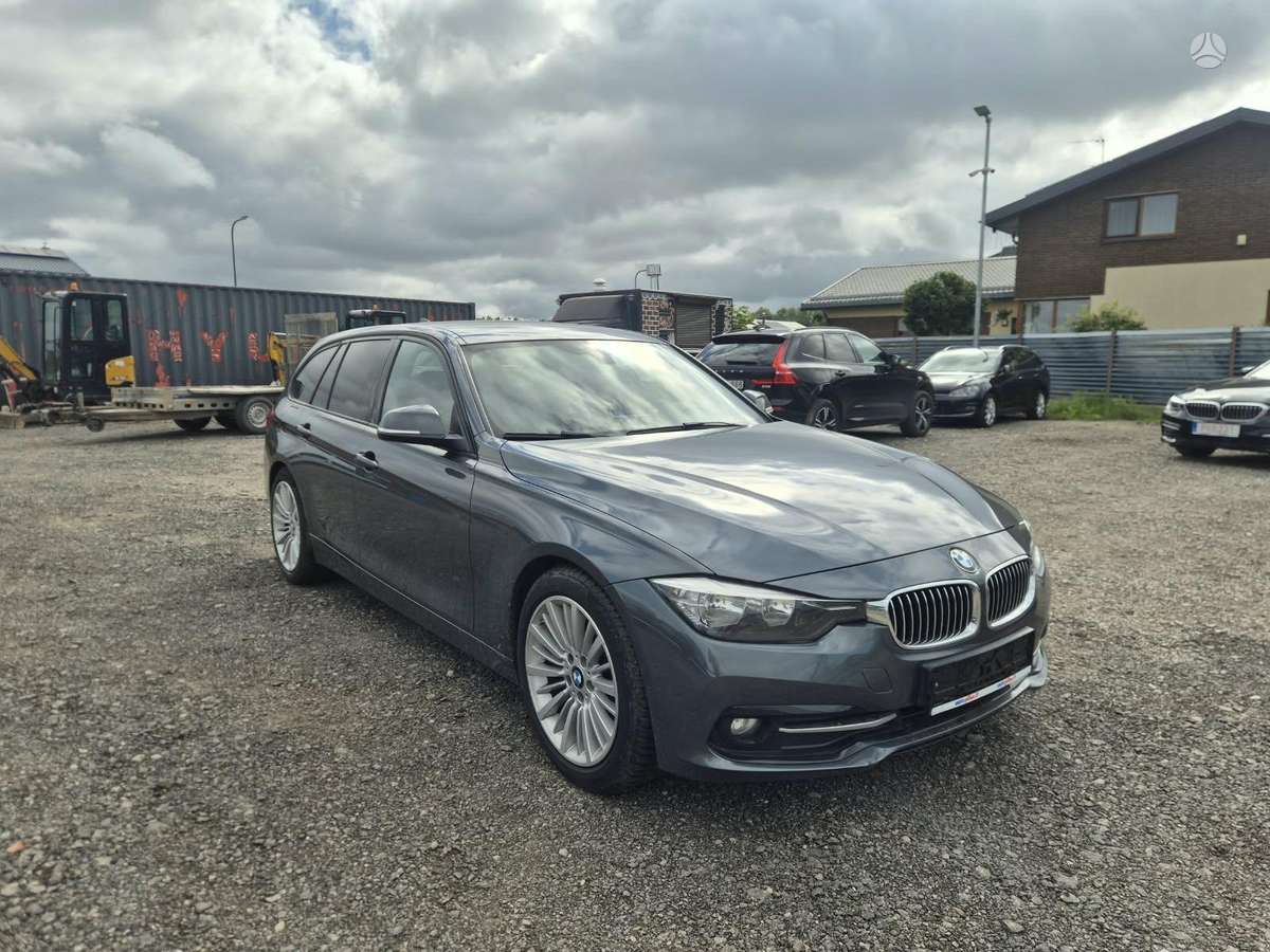 BMW 320 2015 — rear view