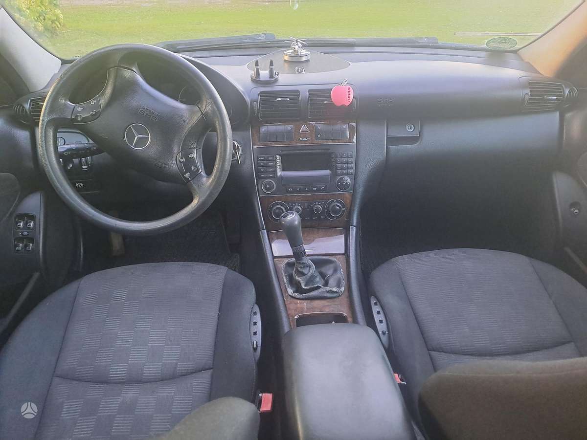 Mercedes-Benz C220 2004 — photo 6
