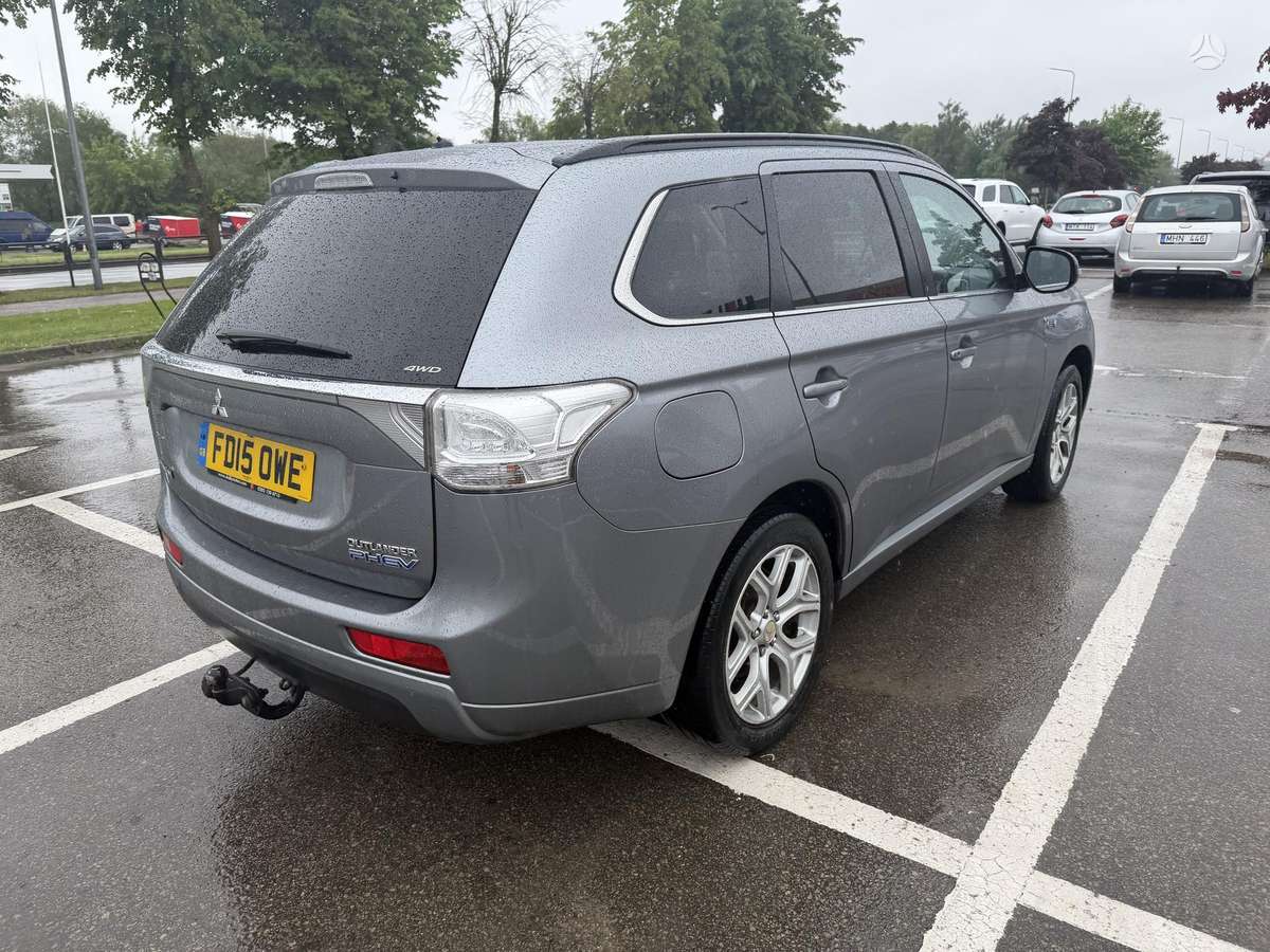 Mitsubishi Outlander 2015 — interior