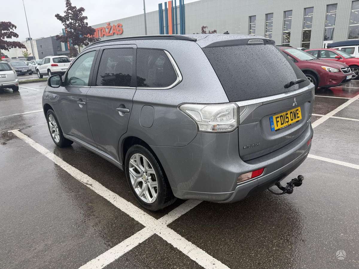 Mitsubishi Outlander 2015 — engine 1998 cm³, 162 HP (119kW)