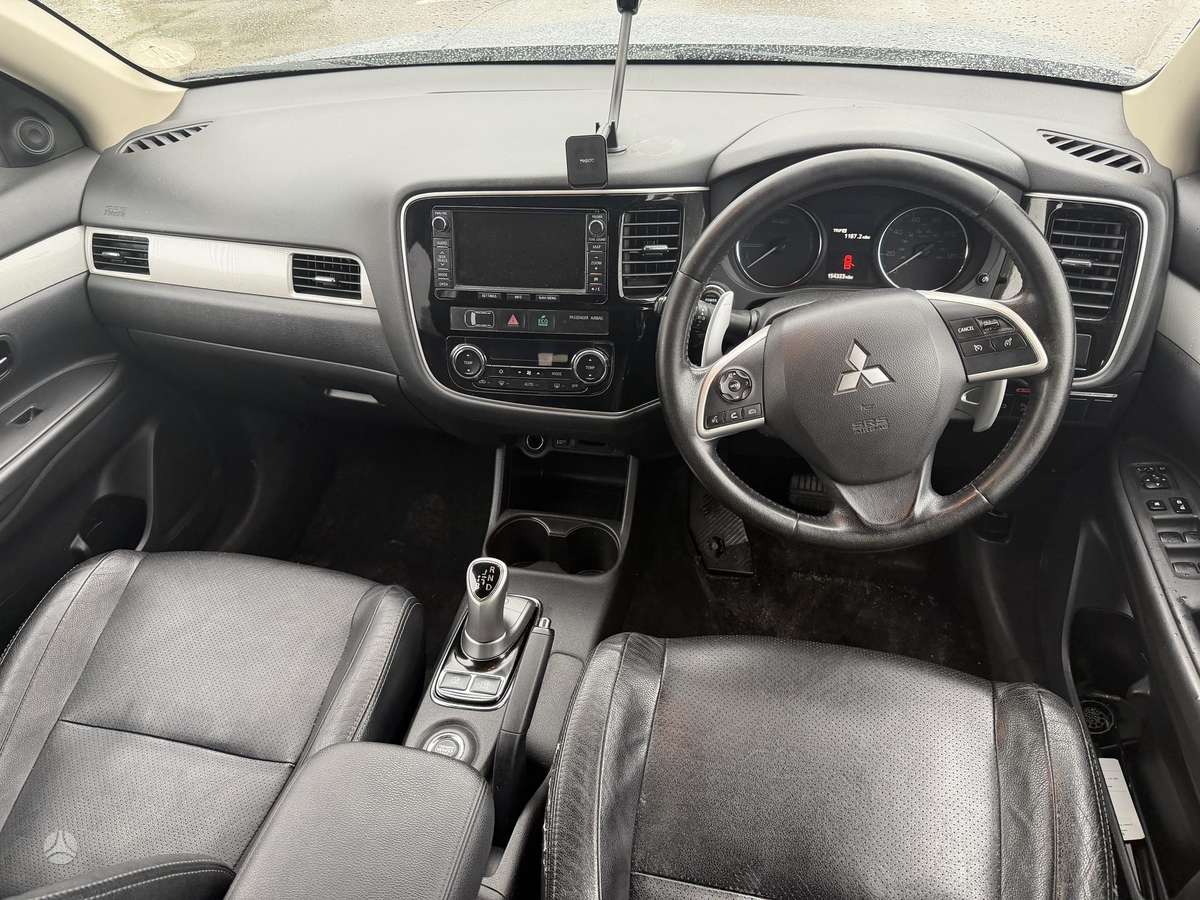 Mitsubishi Outlander 2015 — photo 8