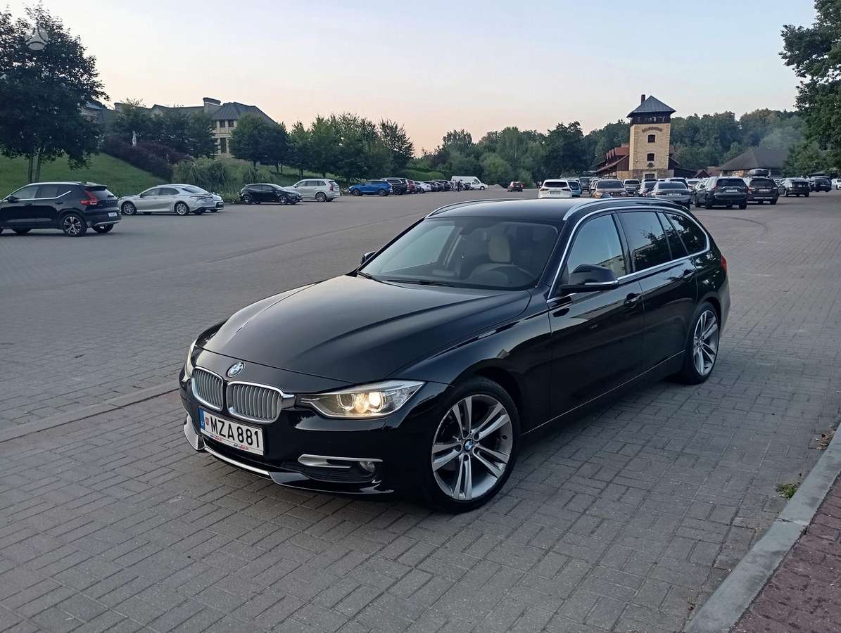 BMW 320 2013 — вигляд ззаду