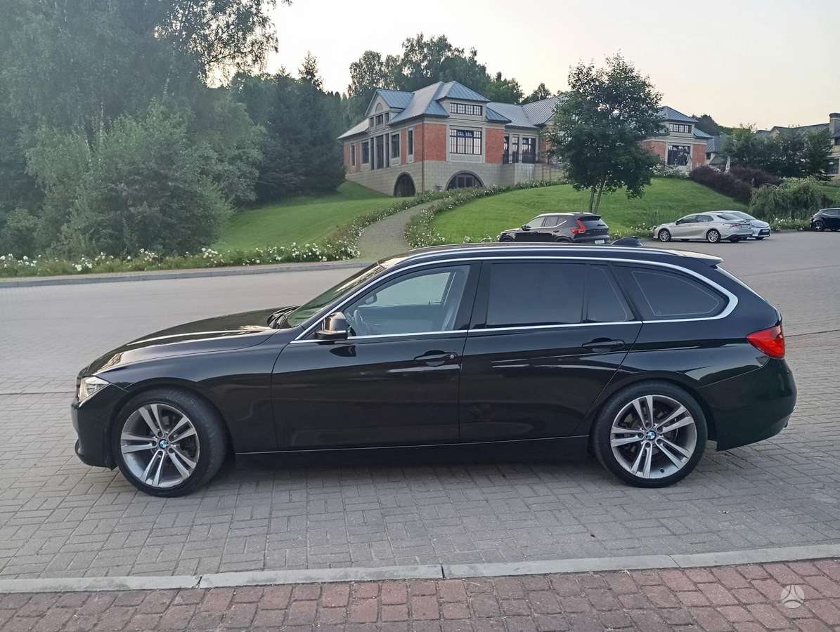 BMW 320 2013 — салон