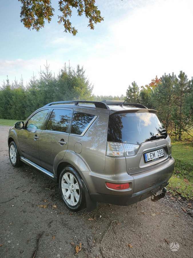 Mitsubishi Outlander 2013 — interior