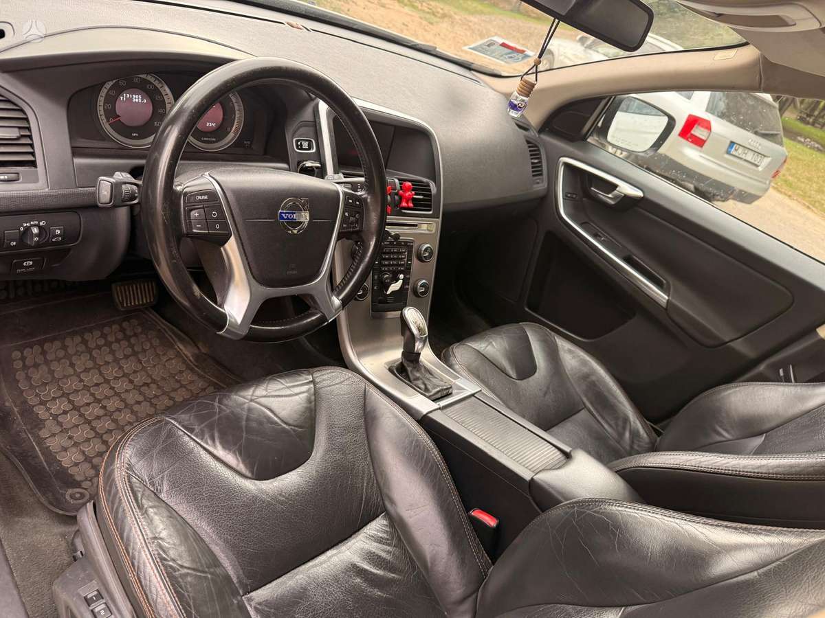 Volvo XC60 2013 — photo 8