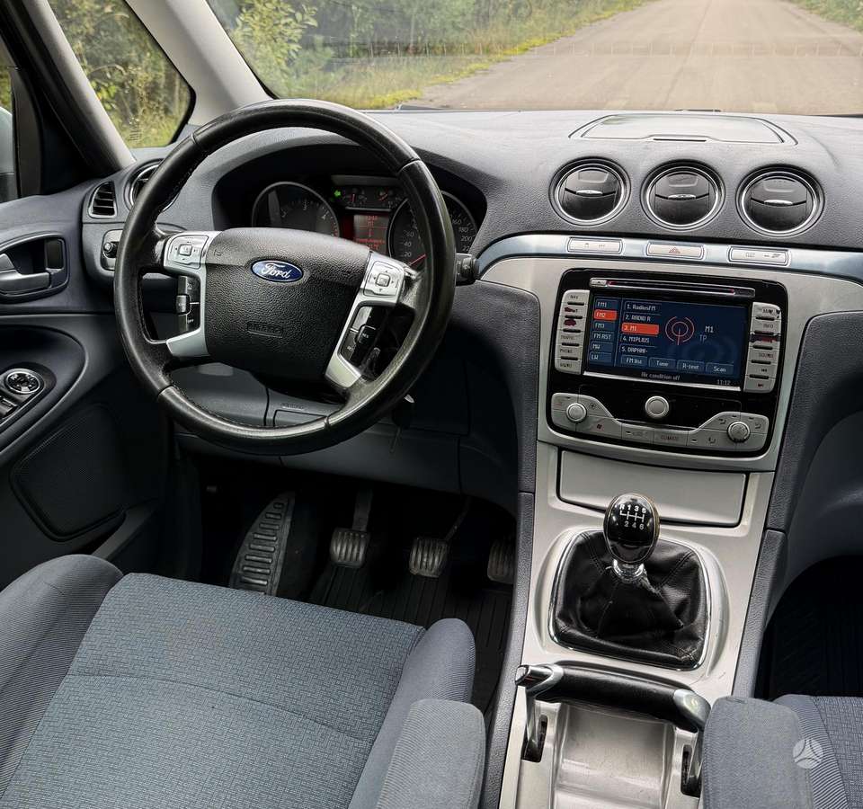 Ford Galaxy 2009 — photo 11