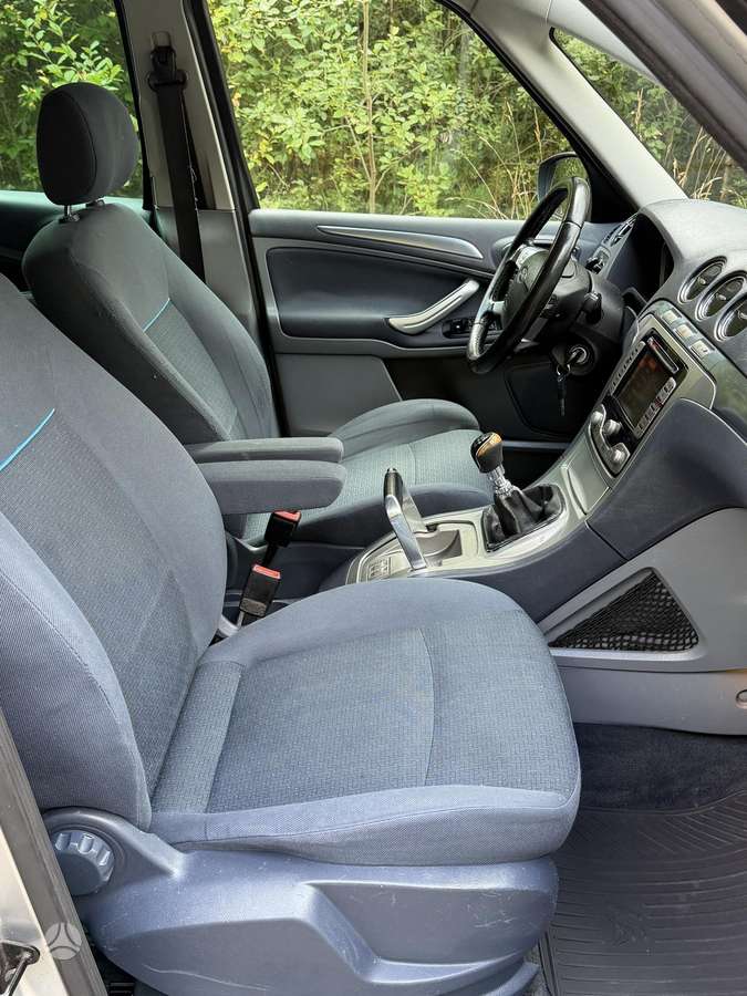 Ford Galaxy 2009 — photo 12