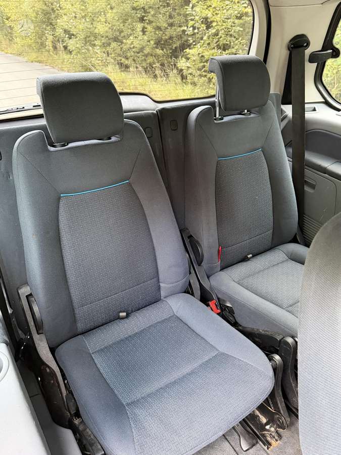Ford Galaxy 2009 — photo 15