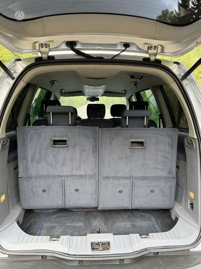 Ford Galaxy 2009 — photo 16