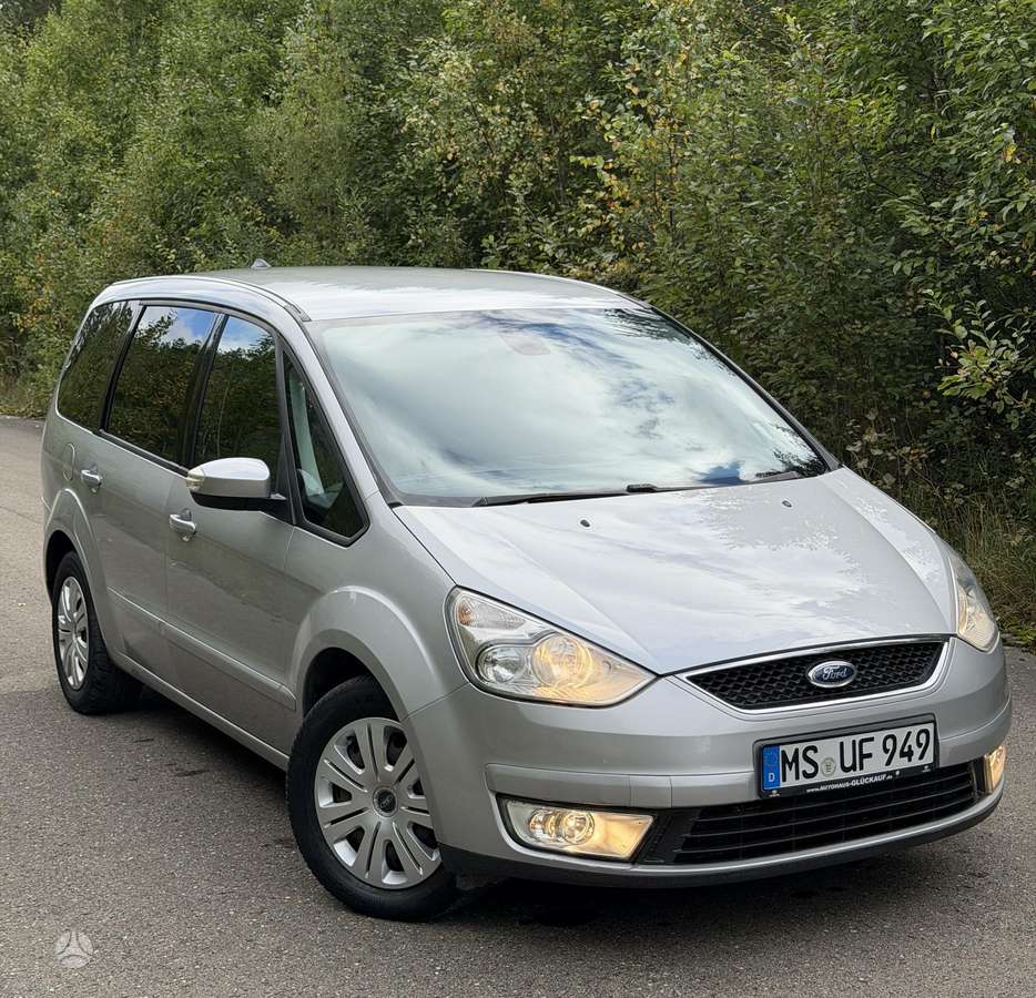 Ford Galaxy 2009 — rear view