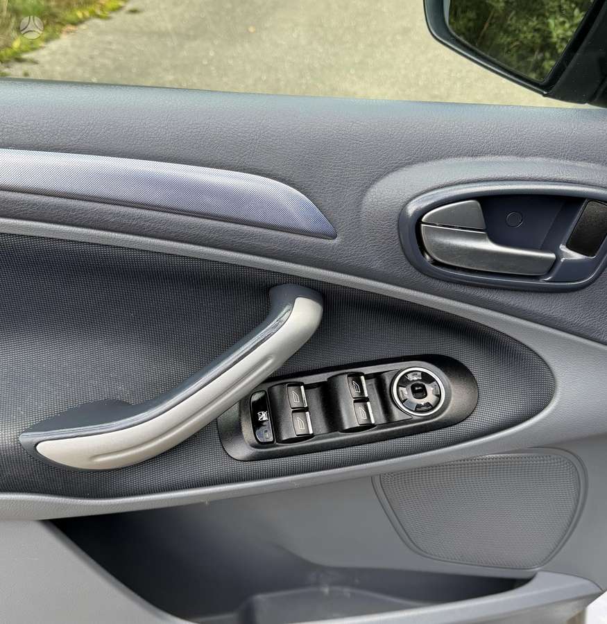 Ford Galaxy 2009 — photo 20
