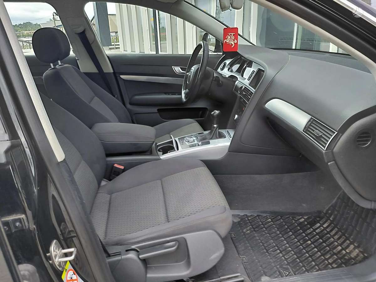 Audi A6 2010 — photo 12