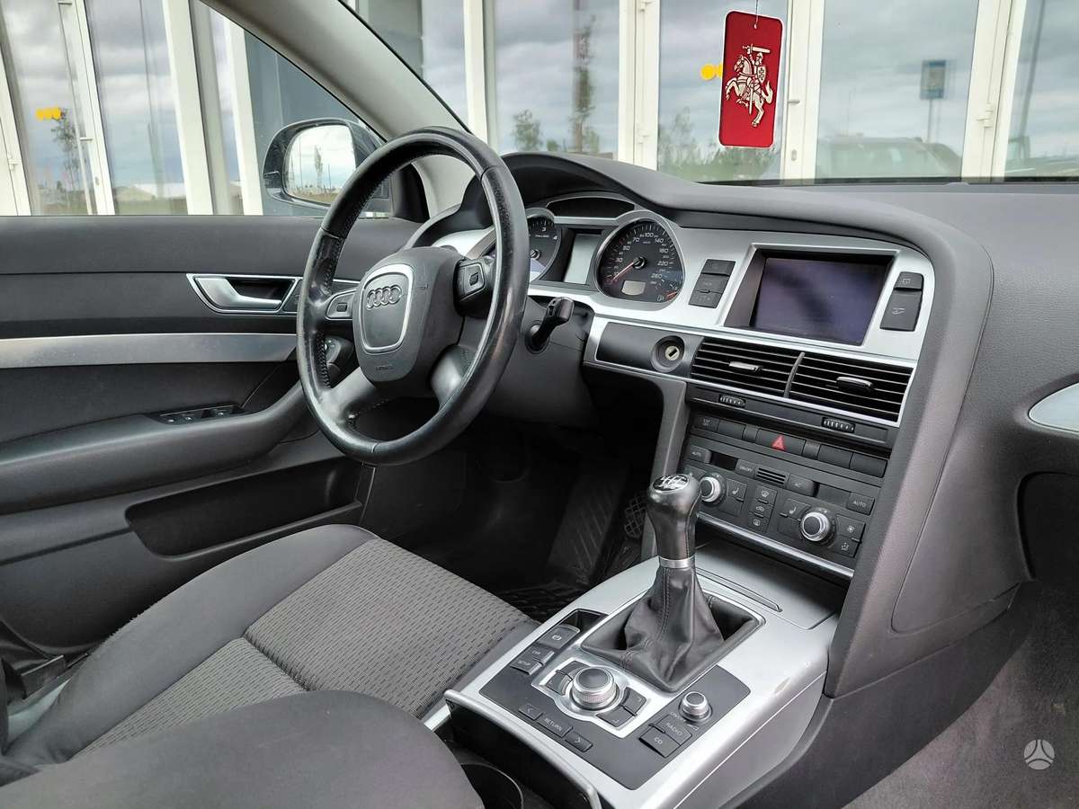 Audi A6 2010 — photo 13