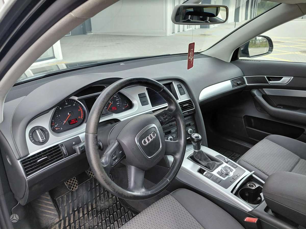 Audi A6 2010 — photo 7