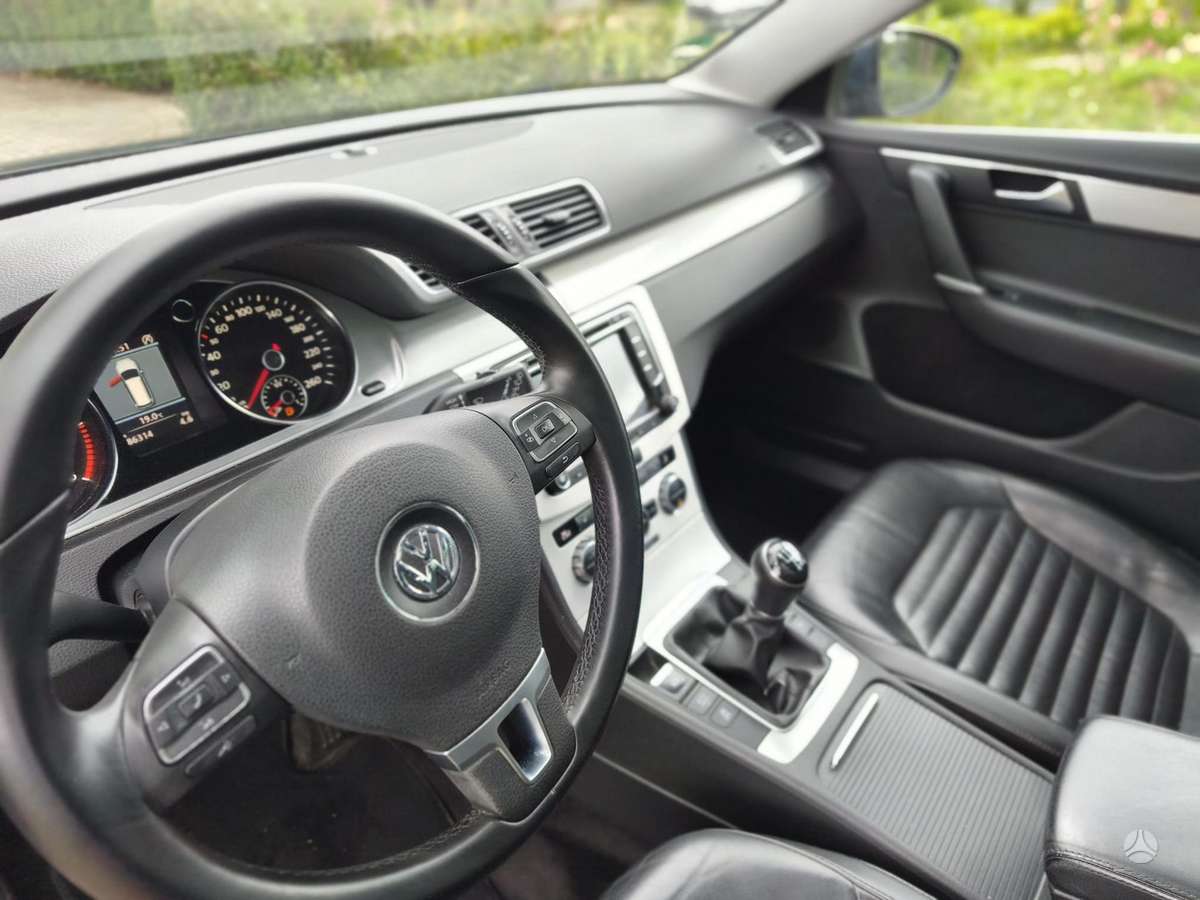 Volkswagen Passat 2013 — photo 12