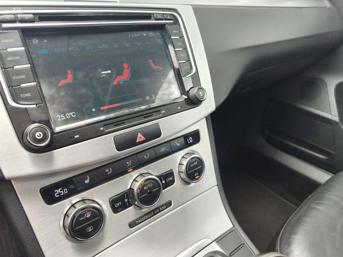 Volkswagen Passat 2013 — photo 16