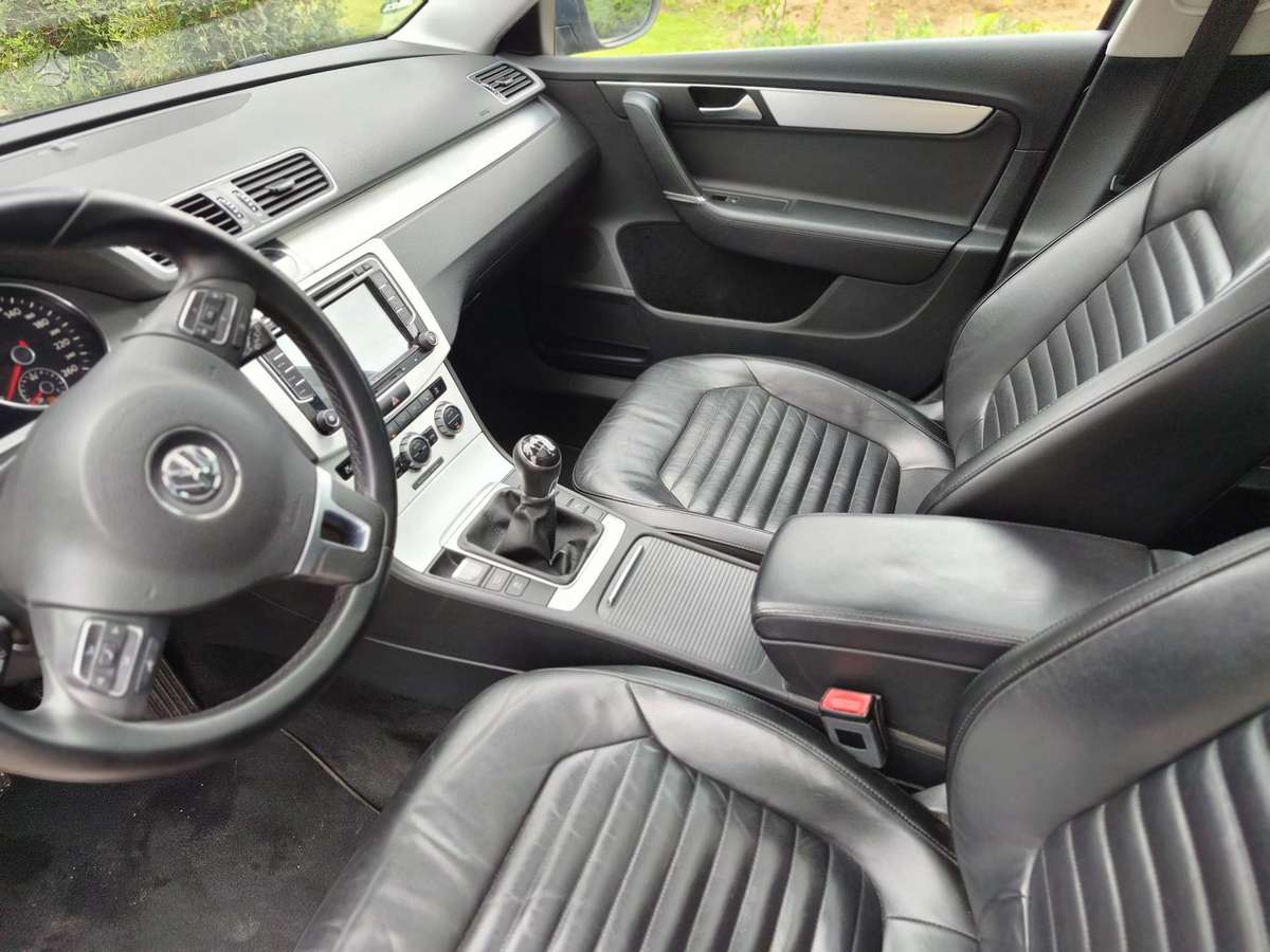 Volkswagen Passat 2013 — photo 17