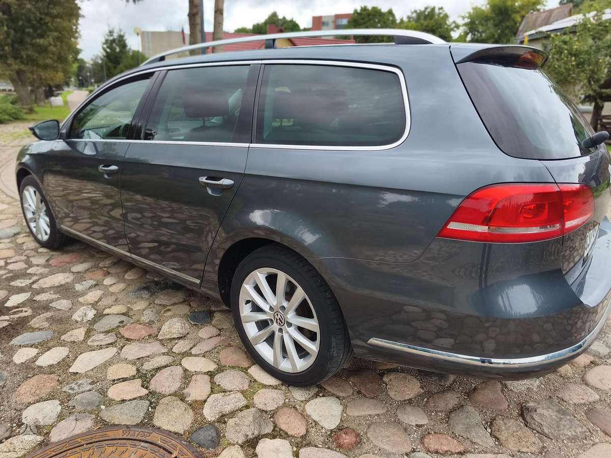 Volkswagen Passat 2013 — interior