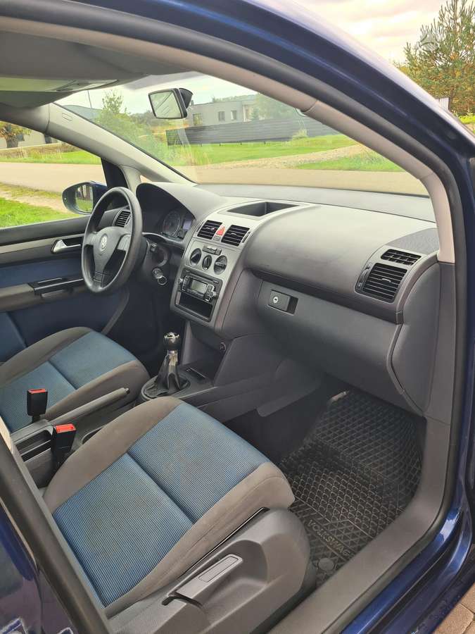 Volkswagen Touran 2009 — photo 16