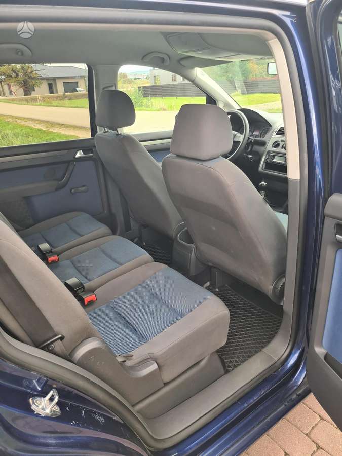 Volkswagen Touran 2009 — photo 17