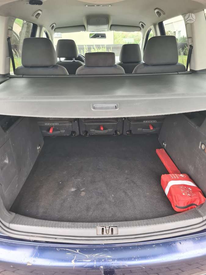 Volkswagen Touran 2009 — photo 18
