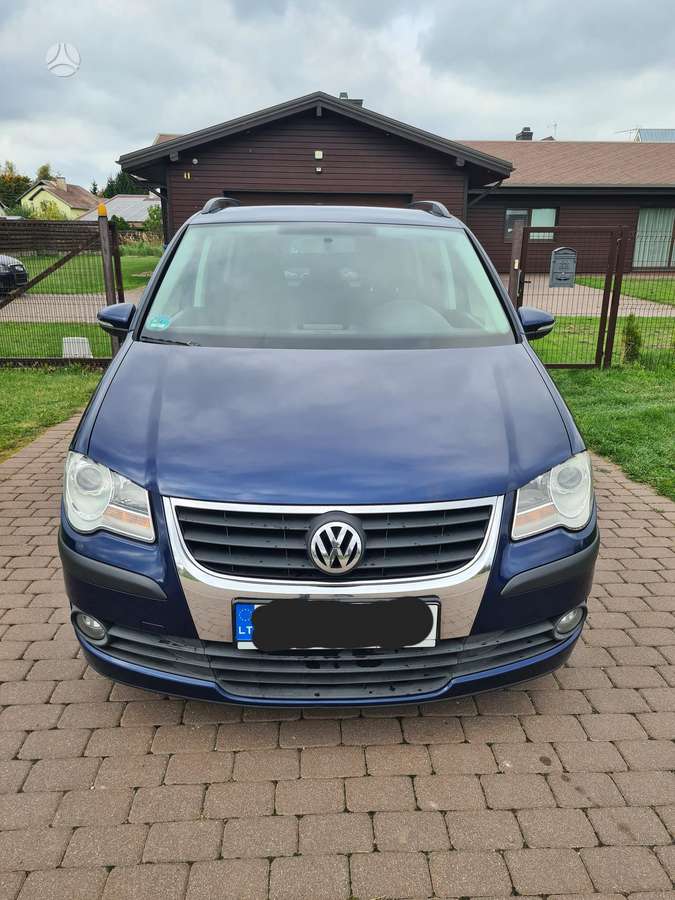Volkswagen Touran 2009 — interior