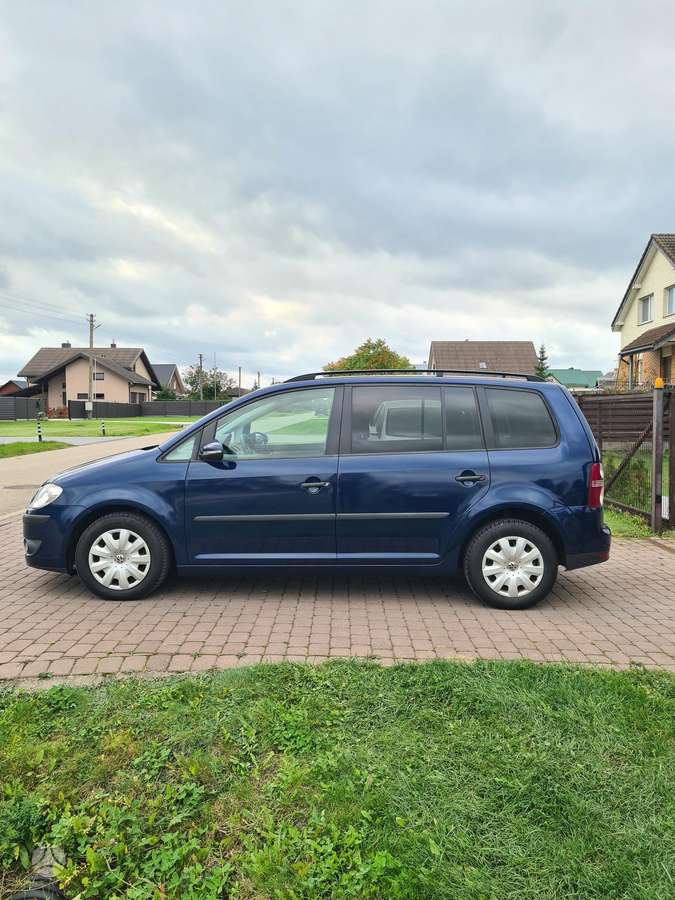 Volkswagen Touran 2009 — photo 8