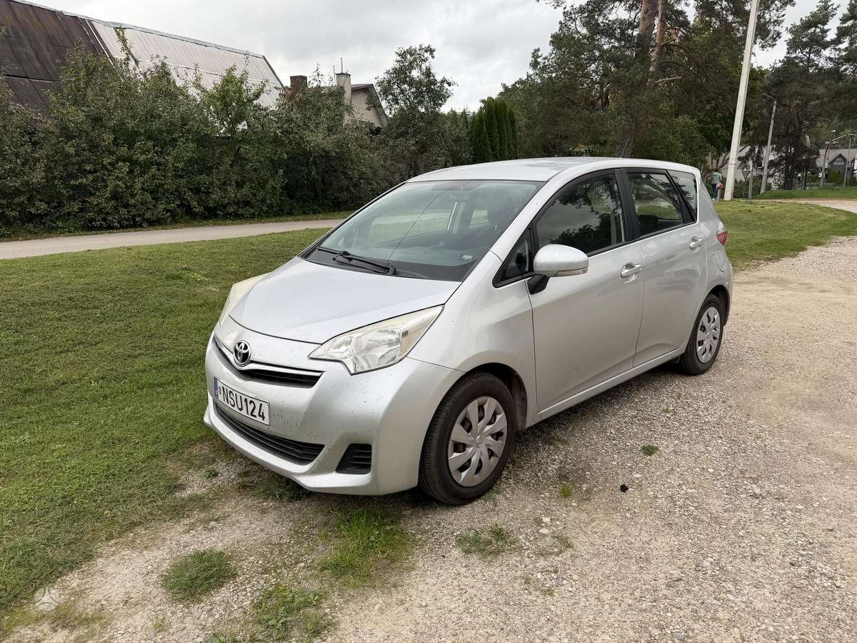 Toyota Verso-S, 2011