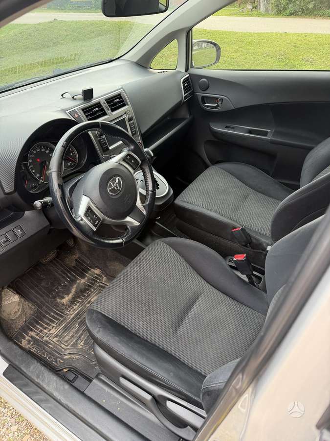 Toyota Verso-S 2011 — photo 5