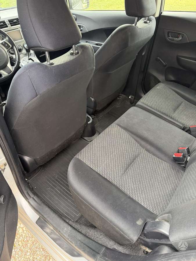 Toyota Verso-S 2011 — photo 6