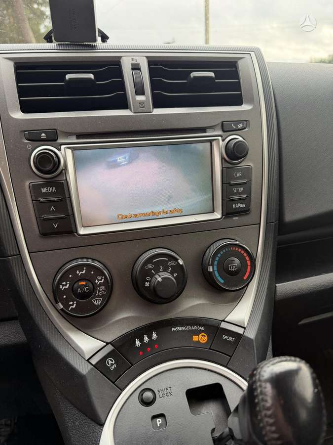 Toyota Verso-S 2011 — photo 7