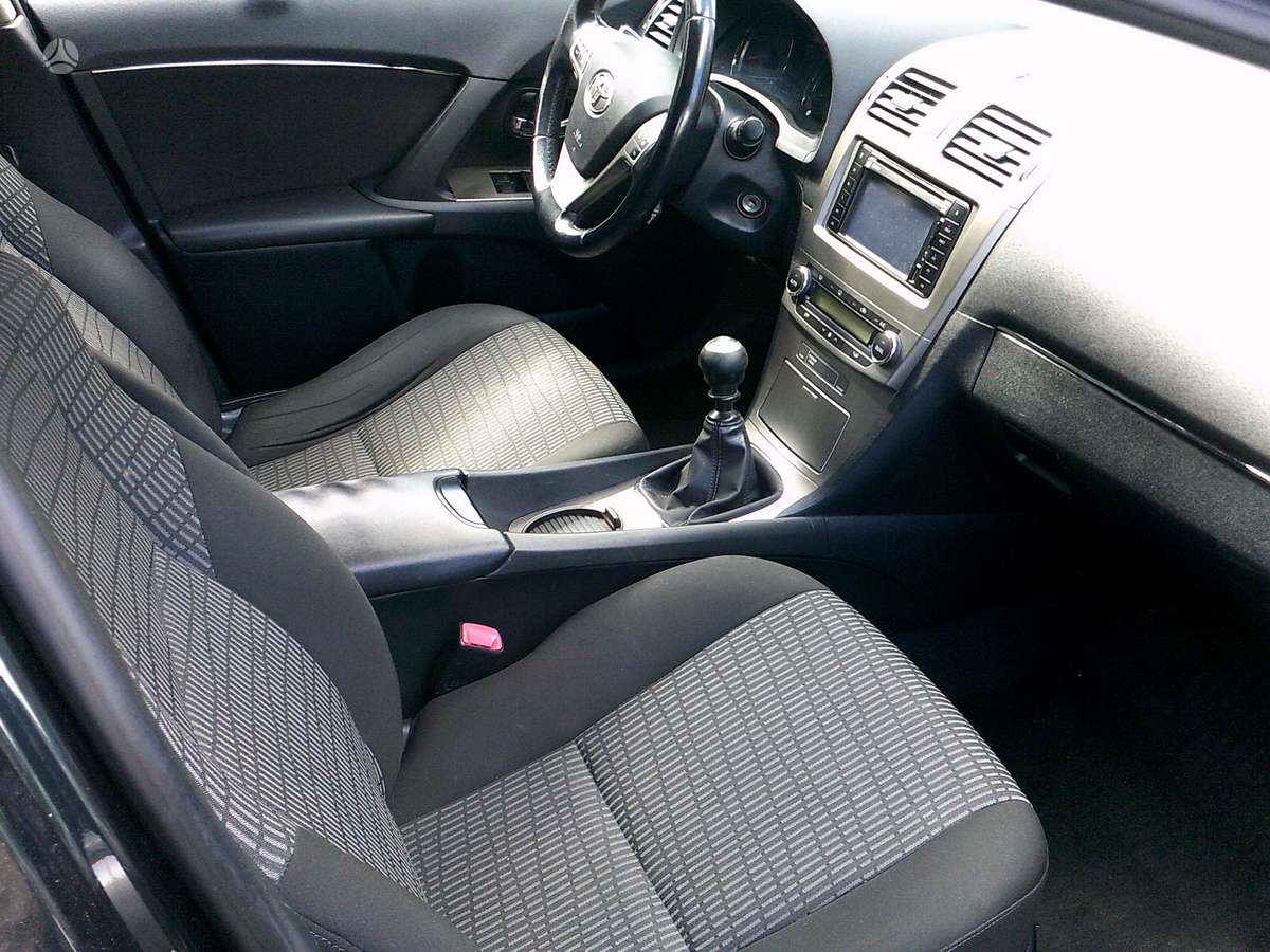 Toyota Avensis 2010 — photo 8