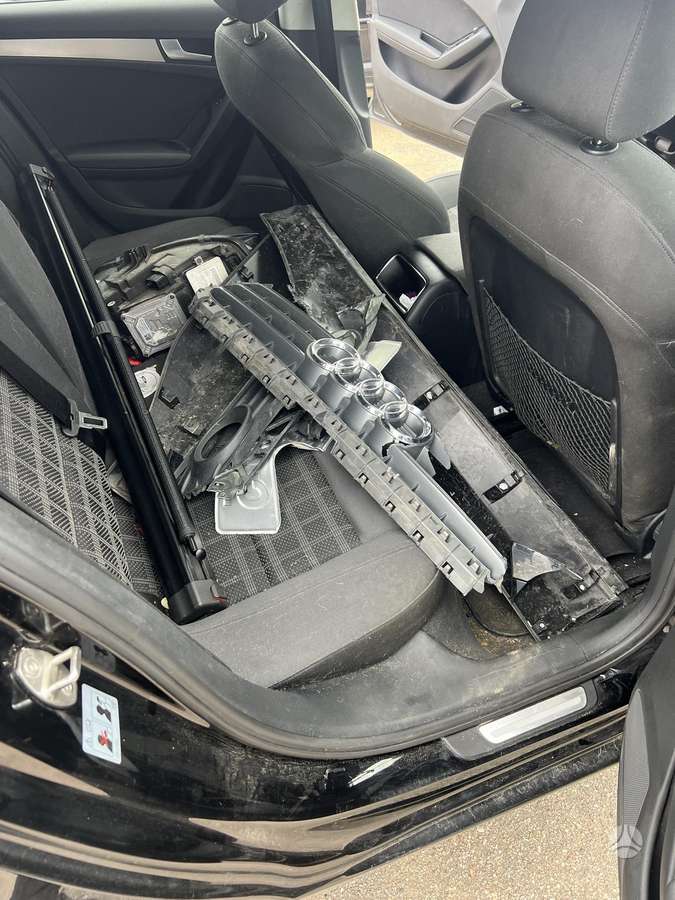 Audi A4 2011 — photo 11
