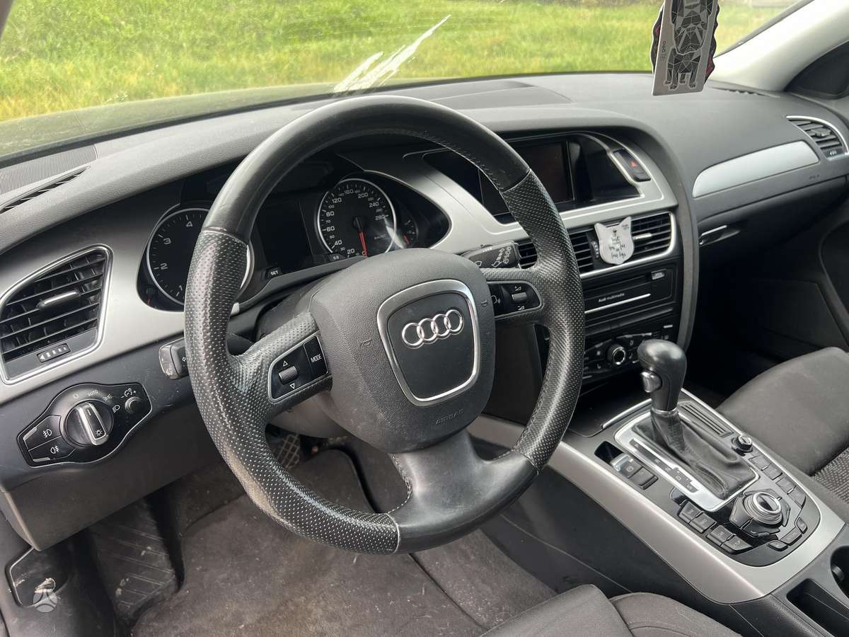 Audi A4 2011 — photo 12