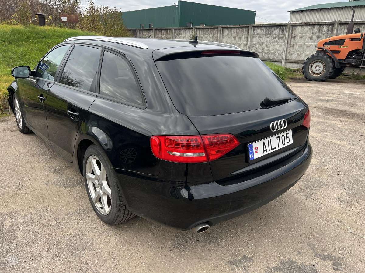 Audi A4 2011 — photo 5