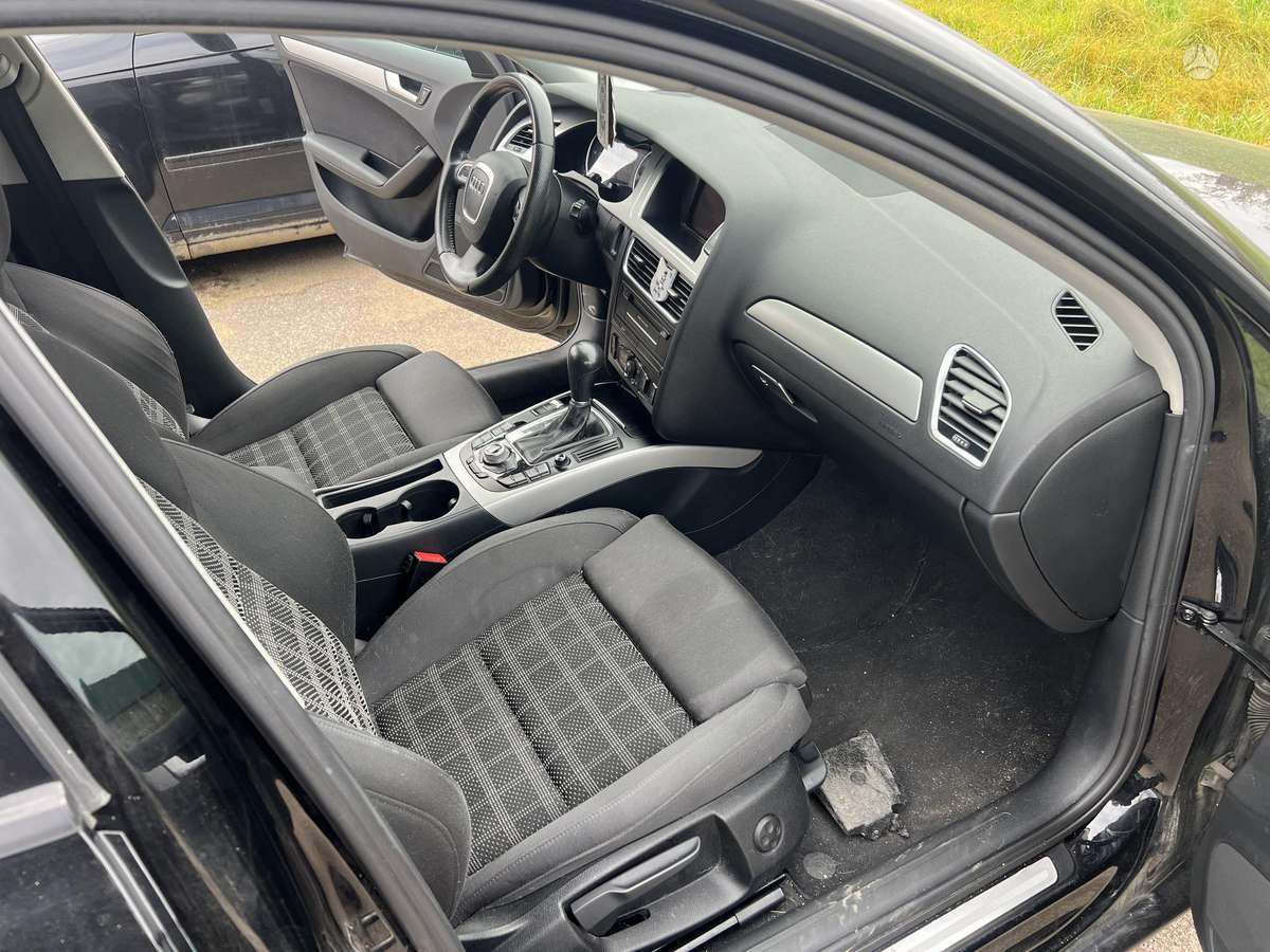 Audi A4 2011 — photo 9