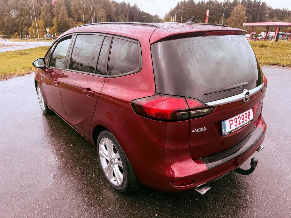 Opel Zafira 2012 — салон