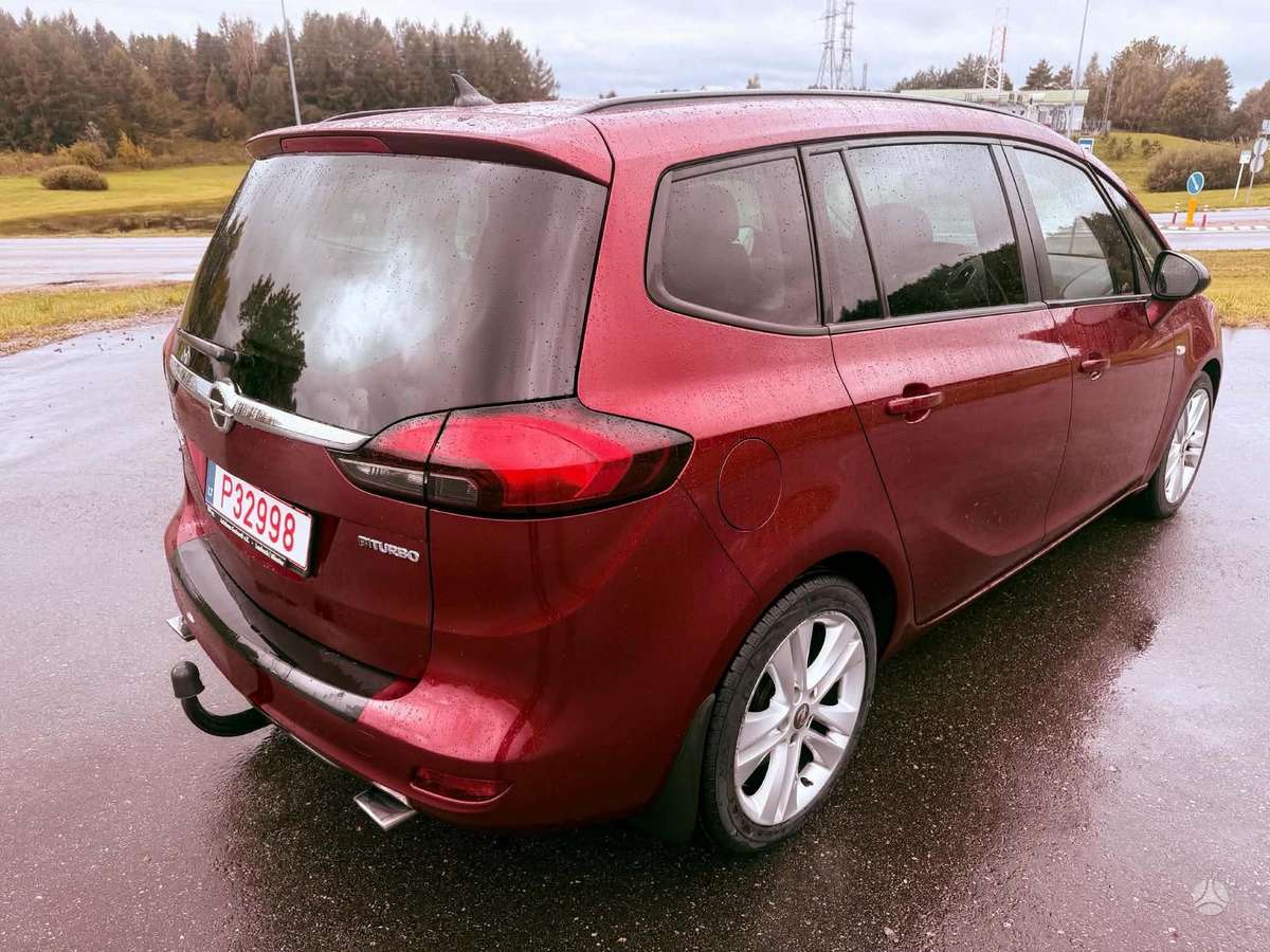 Opel Zafira 2012 — двигун 1956 cm³, 194 HP (143kW)