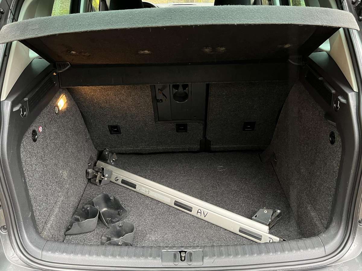 Volkswagen Tiguan 2012 — photo 14