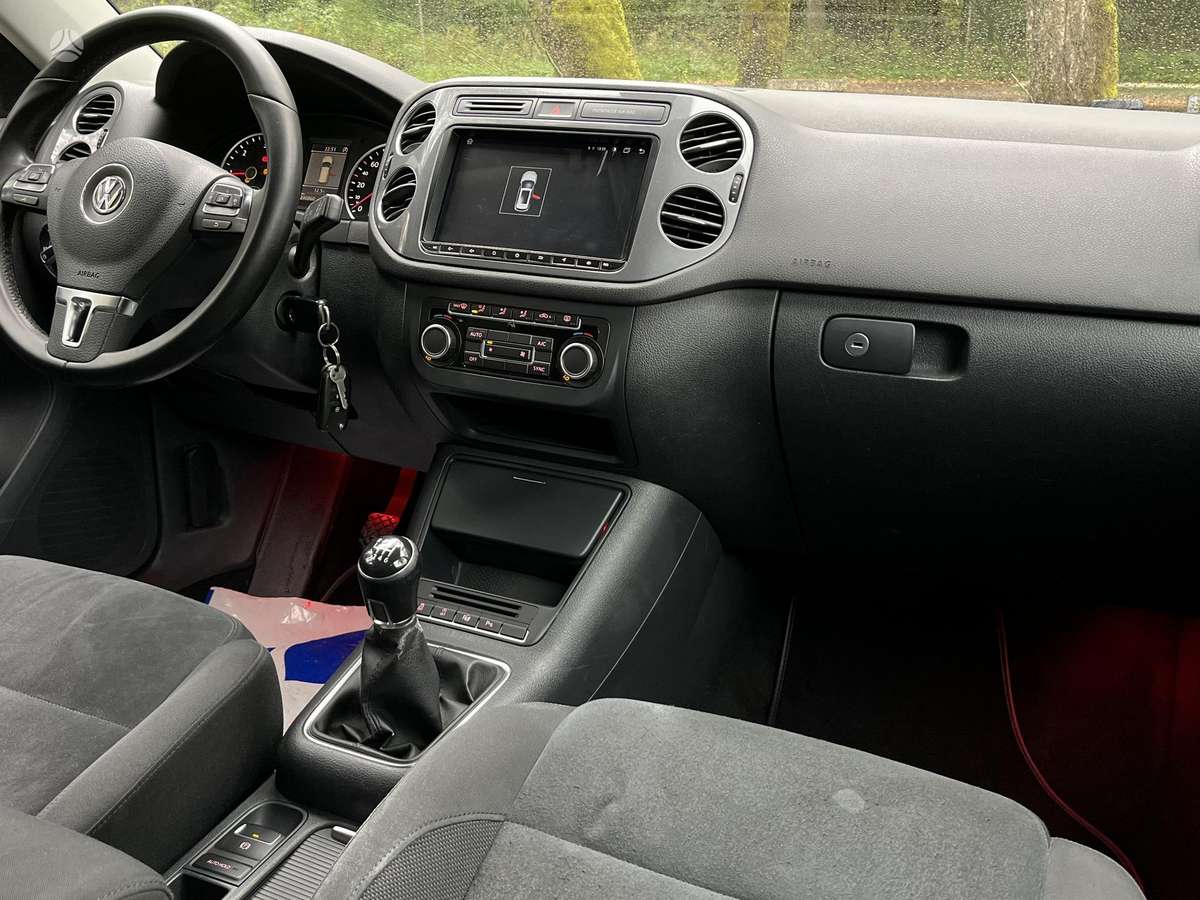 Volkswagen Tiguan 2012 — photo 16